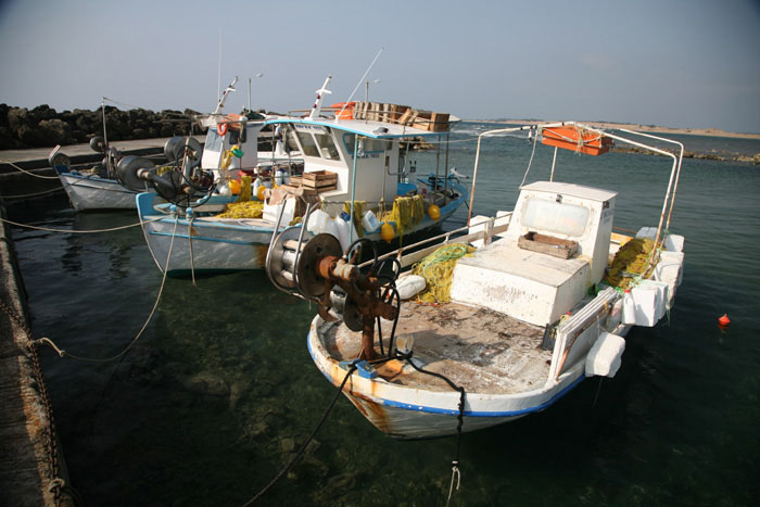 Korfu, Agios Geogios, Süden, Fischerboote im Hafen Agios Georgios - mittelmeer-reise-und-meer.de