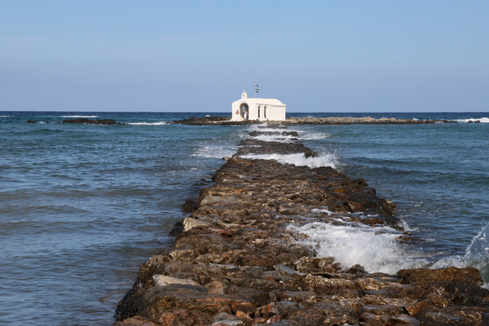 Kreta, Georgioupolis, Zugang zur St. Nikolaus-Kapelle - mittelmeer-reise-und-meer.de