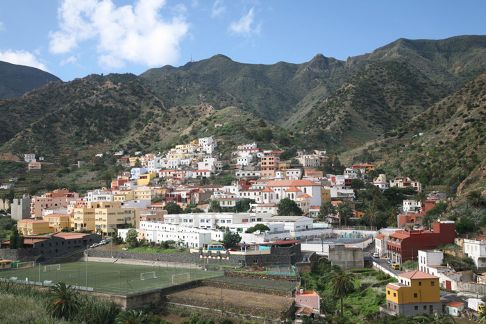 La Gomera, Vallehermoso, Blick vom Ortseingang an der GM-1 - mittelmeer-reise-und-meer.de