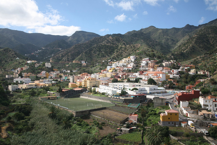 La Gomera, Vallehermoso, Blick vom Ortseingang an der GM-1 - mittelmeer-reise-und-meer.de
