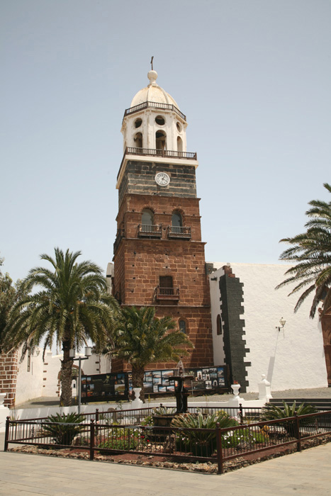 Lanzarote, Teguise, Iglesia de Nuestra Señora de Guadalupe, Plaza - mittelmeer-reise-und-meer.de