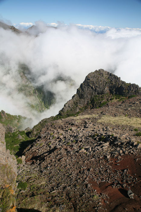 Madeira, Pico de Arieiro, Blick nach Osten, Schönwetterwolken - mittelmeer-reise-und-meer.de