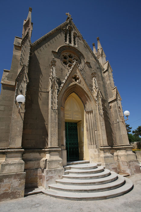 Malta, Ghajnsielem, Gozo, Kirche Our Lady of Lourdes, Eingangs-Portal - mittelmeer-reise-und-meer.de