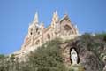 Statue am Fuß der Kirche Our Lady of Lourdes, Ghajnsielem, Gozo, Malta