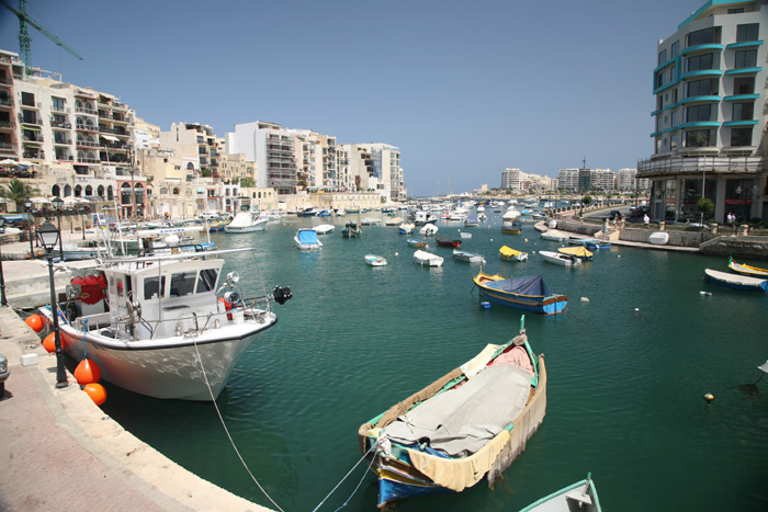 Malta, St. Julians, Spinola Bay, Blick von der Triq San Gorg - mittelmeer-reise-und-meer.de
