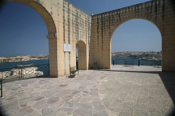 Malta, Valletta, Lower Barrakka Gardens, Torbögen, Blick 3 Cities - mittelmeer-reise-und-meer.de