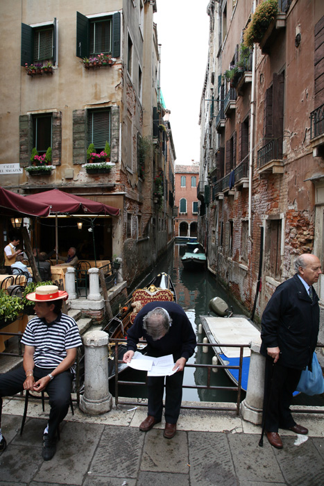 Venedig, Rundgang durch die Altstadt von Venedig, (3) Gondoliero - mittelmeer-reise-und-meer.de