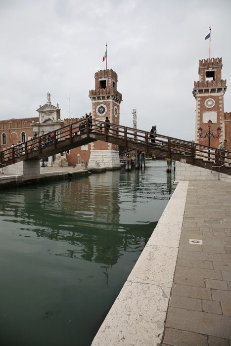 Venedig, Arsenale, Kanal durch die Brücke Fondamenta de l`Arsena - mittelmeer-reise-und-meer.de