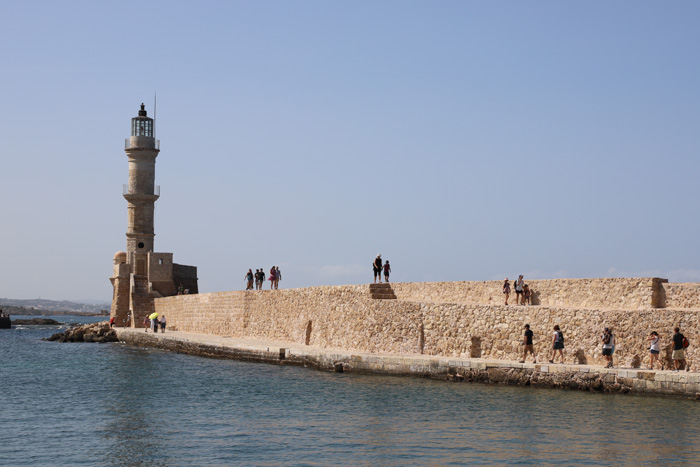 Kreta, Chania, Leuchtturm am Ende der Mole, Hafen Chania - mittelmeer-reise-und-meer.de