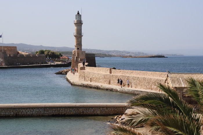 Kreta, Chania, Leuchtturm am Ende der Mole, Hafen Chania - mittelmeer-reise-und-meer.de