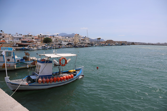 Kreta, Ierapetra, Hafen-Panorama mit Glockenturm - mittelmeer-reise-und-meer.de