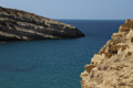 Matala, Blick von den Felsenhöhlen auf die Bucht (2), Kreta