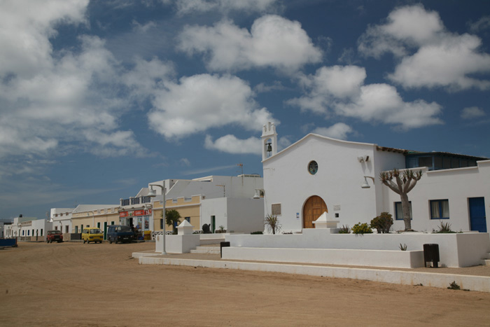 Lanzarote, Isla Graciosa, Kirche in Caleta del Sebo - mittelmeer-reise-und-meer.de