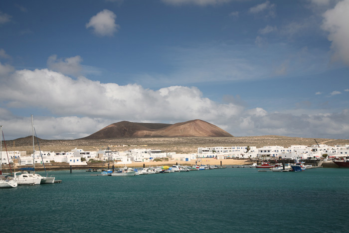 Lanzarote, Isla Graciosa, Einfahrt in den Hafen - mittelmeer-reise-und-meer.de