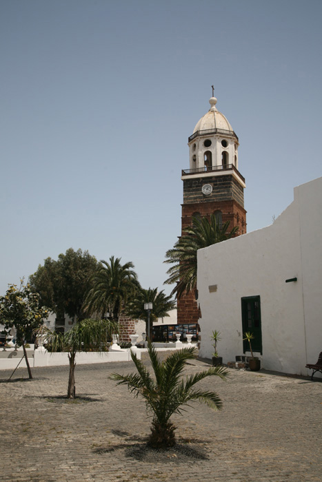 Lanzarote, Teguise, Iglesia de Nuestra Señora de Guadalupe, Plaza - mittelmeer-reise-und-meer.de