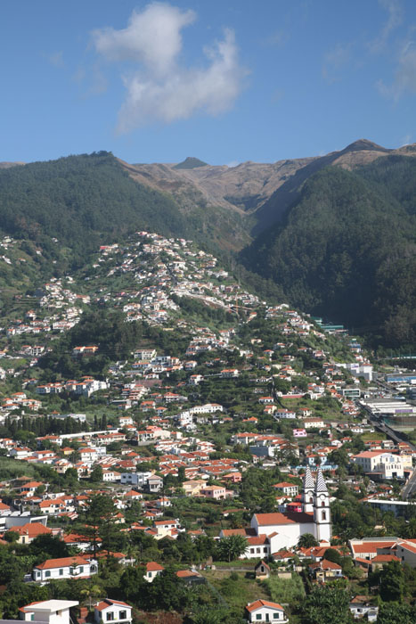 Madeira, Funchal, Blick vom Pico dos Barcelos in die Berge - mittelmeer-reise-und-meer.de