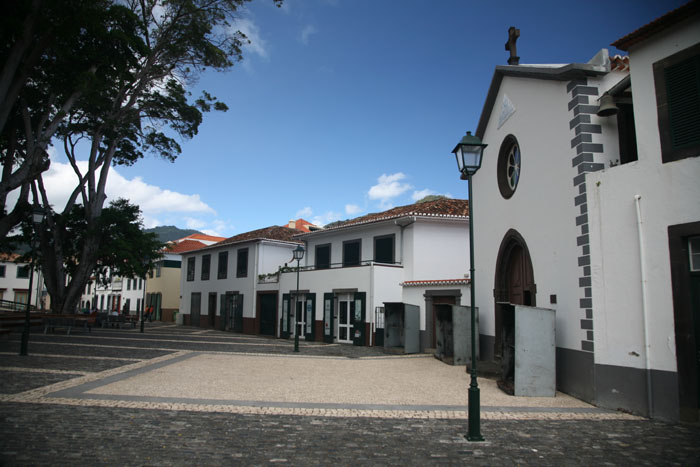 Madeira, Machico, Siesta vor der Capela do Senhor dos Milages - mittelmeer-reise-und-meer.de