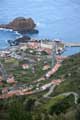Porto Moniz, Blick auf den Ortskern und den Hafen, Madeira