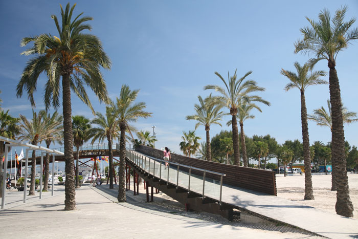 Mallorca, Alcudia, Fußgängerbrücke, Strand - mittelmeer-reise-und-meer.de