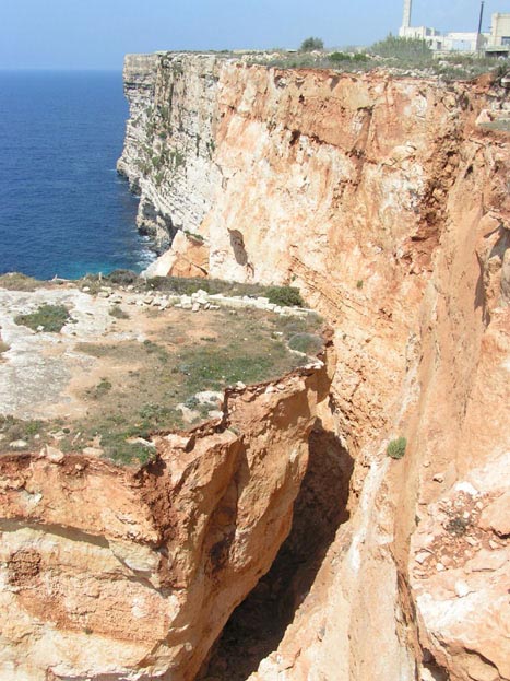 Malta, Birzebbuga, Triq Ghar Hasan, Abgrund - mittelmeer-reise-und-meer.de