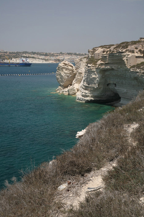 Malta, Delimara, Fort Delimara, Steilküste, Blick Marsaxlokk - mittelmeer-reise-und-meer.de
