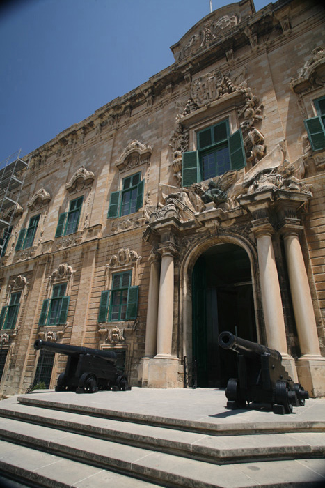 Malta, Valletta, Auberge de Castile, Eingangsbereich - mittelmeer-reise-und-meer.de