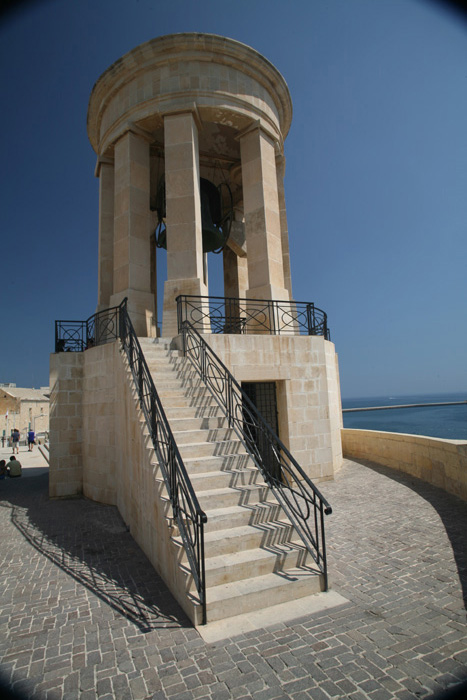 Malta, Valletta, Siege Bell, Aufgang - mittelmeer-reise-und-meer.de