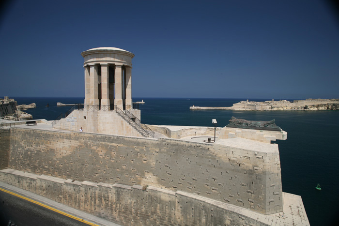 Malta, Valletta, Siege Bell, Blick von den Lower Barrakka Gardens - mittelmeer-reise-und-meer.de