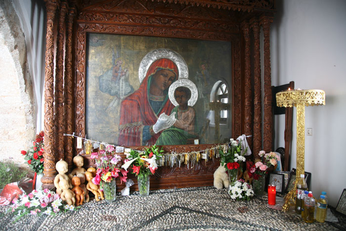 Rhodos, Kyra Panagia Tsambika, Kirche, Altar, Ikonen, Beichtstühle - mittelmeer-reise-und-meer.de